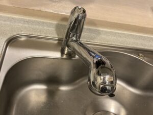 神奈川のキッチン取付け隊　カートリッジそのままで浄水栓の交換　施工前